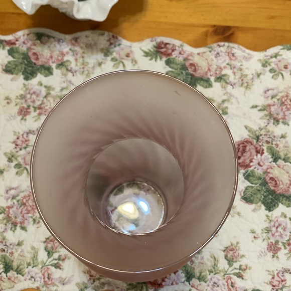 Vintage frosted pink swirl vase, EUC - Picture 6 of 9